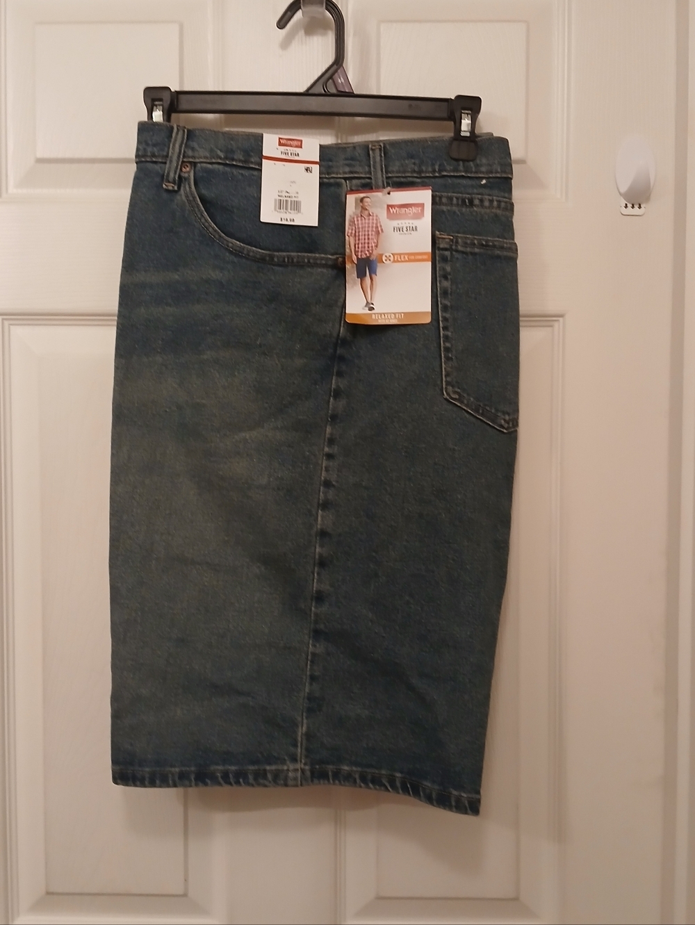 Wrangler Relaxed Fit NWT Denim Shorts Men's Size 46 Blue Medium Wash Casual
